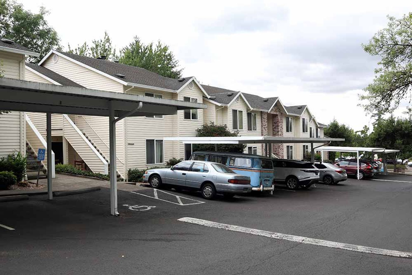 LAKE OSWEGO Apartment: 15422 SW BANGY RD