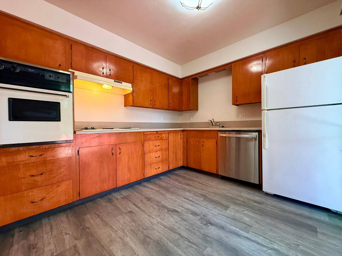 PORTLAND Apartment: 2202-2450 SW BERTHA BLVD.