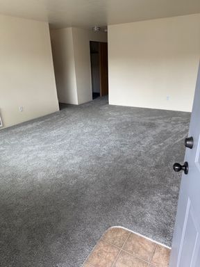 2 bdrm up unit – photo 1