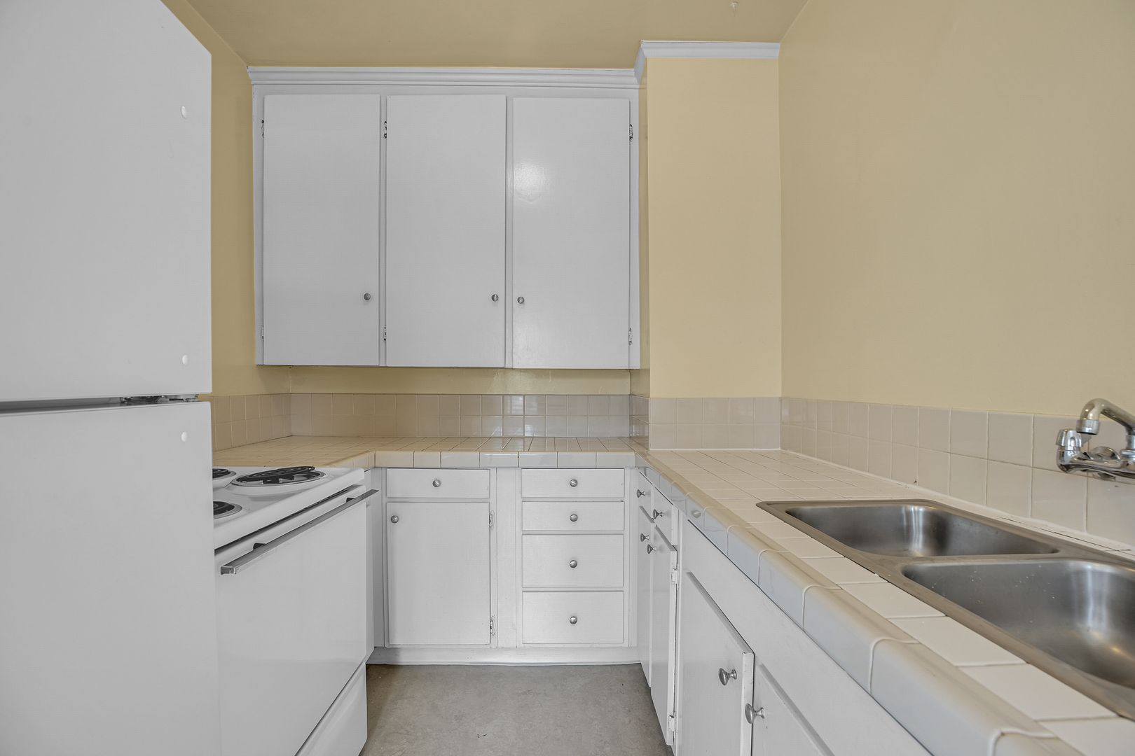 PORTLAND Apartment: 2052 SE HAWTHORNE BLVD.