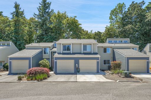 Upgrade to Townhome living with air conditioned comfort! – photo 1