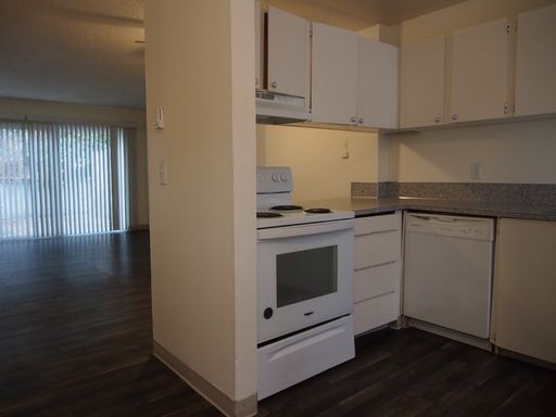 Townhouse available NOW!!! – photo 1