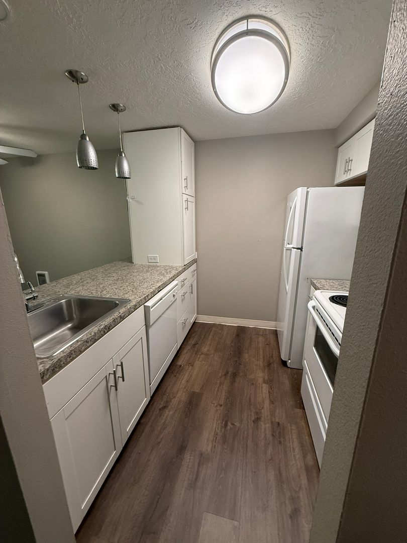 BEAVERTON Apartment: 9405-9555 SW DOWNING DR