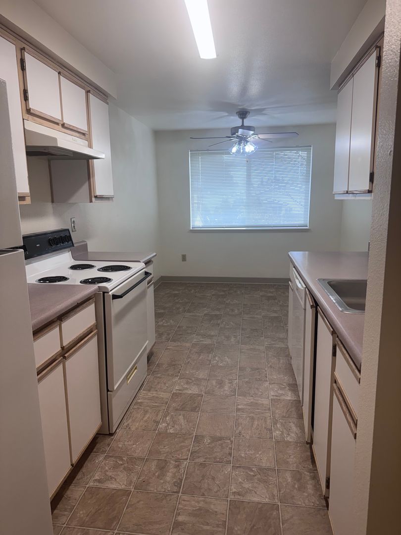 ALBANY Apartment: 2467 QUEEN AVENUE, SE  #27