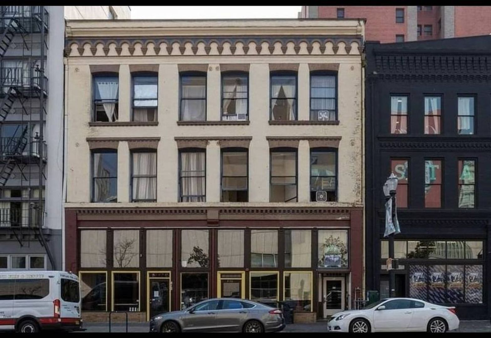 PORTLAND Apartment: 412-418 SW 4TH AVE