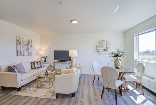 Country Living with Modern Flair: Wake up to the sounds of nature, Live Minutes from Everything