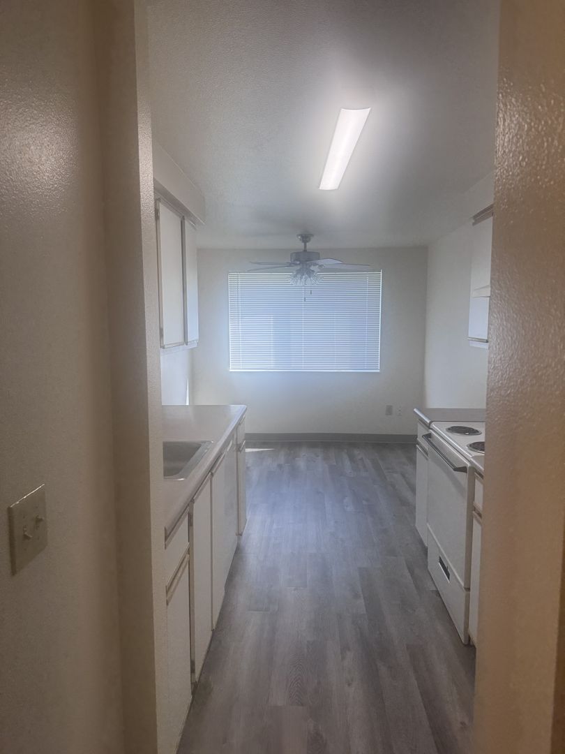 ALBANY Apartment: 2467 QUEEN AVENUE, SE  #27