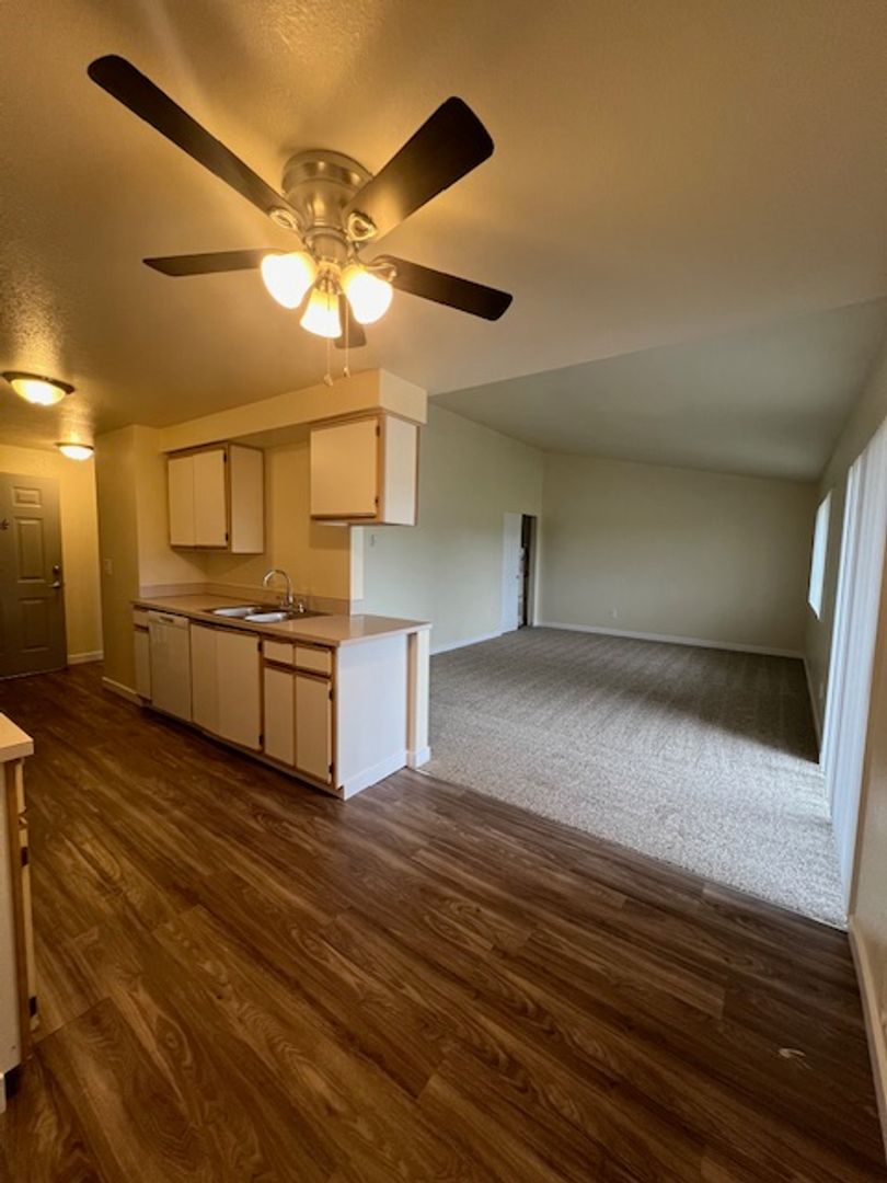 SALEM Apartment: 4665 CAMPBELL DR SE