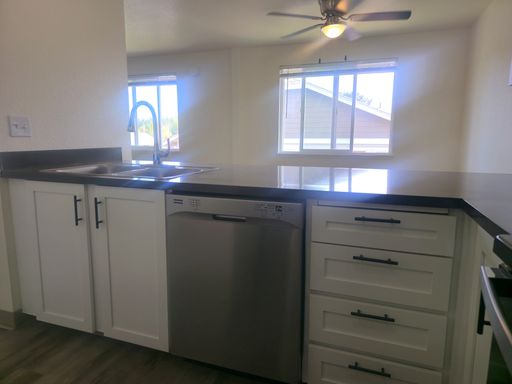 Remodeled Apartment! $300 Gift Card Special! – photo 1