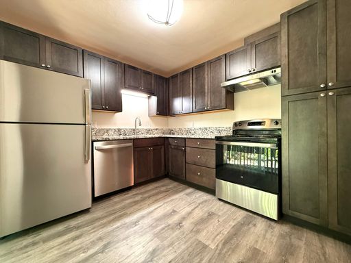 Lovely Upper-Level Apartment Home in Forest-Like Setting! – photo 1