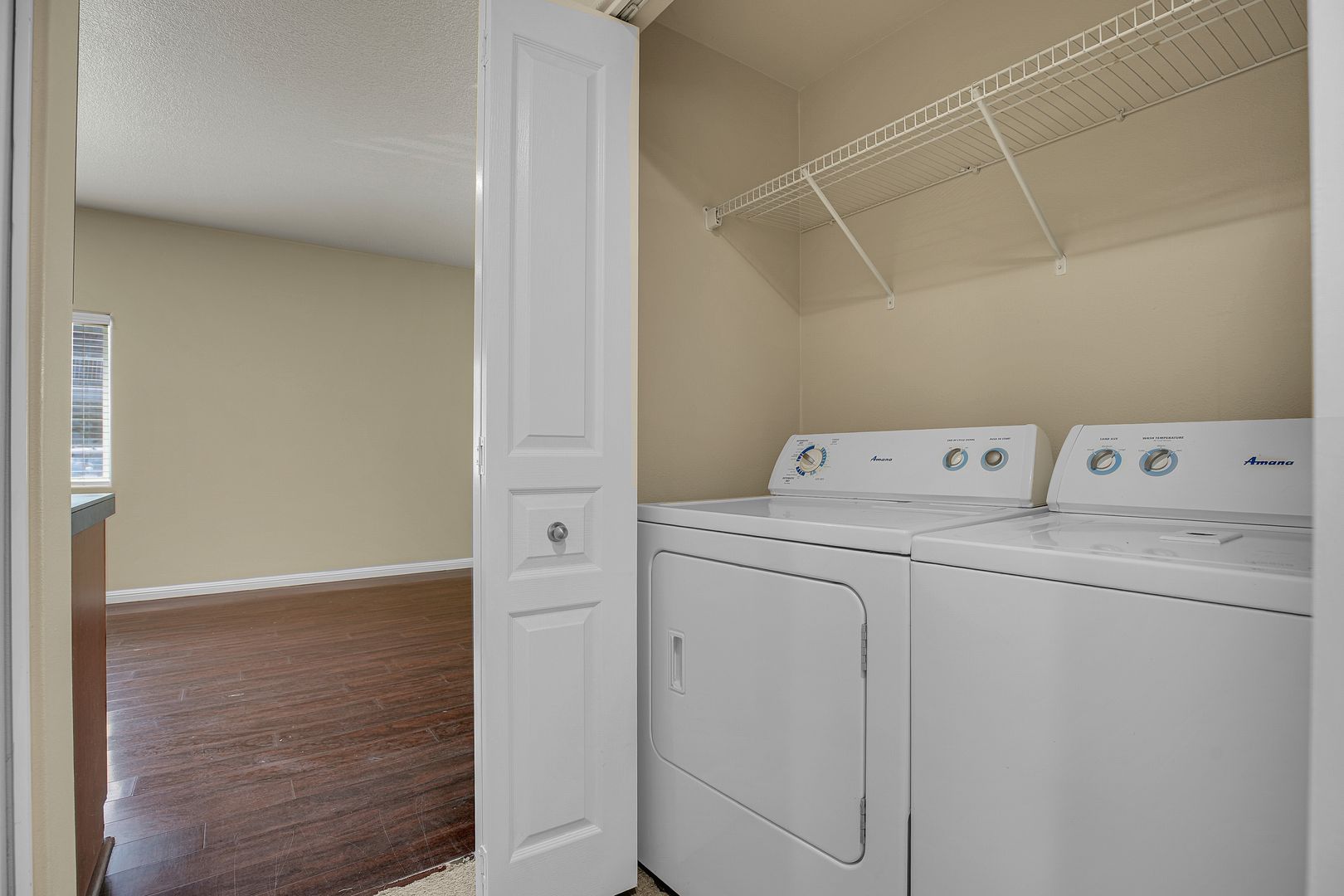 PORTLAND Apartment: 10038 SE DIVISION STREET