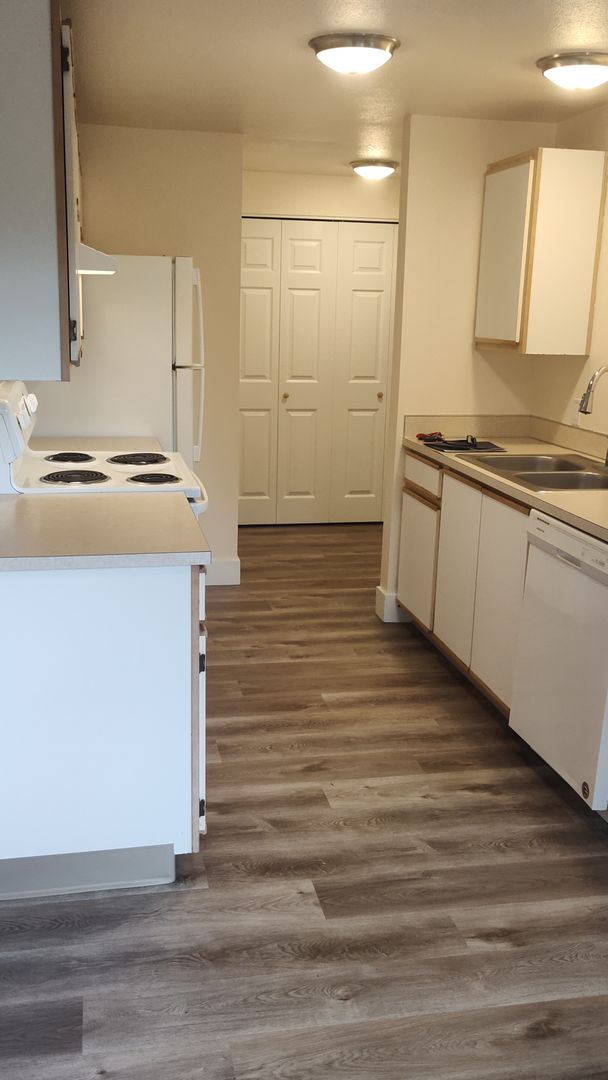 SALEM Apartment: 295 COLT LANE