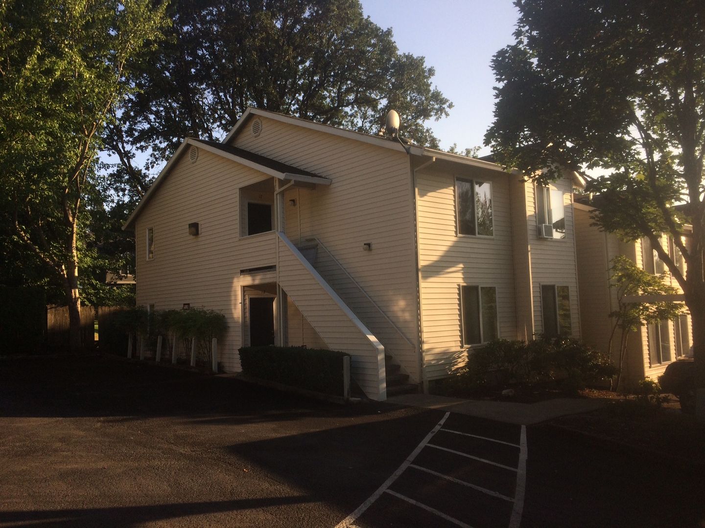 LAKE OSWEGO Apartment: 15422 SW BANGY RD