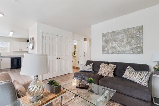 Where the City Meets the Wilderness: Your Roseburg Apartment Oasis – photo 1