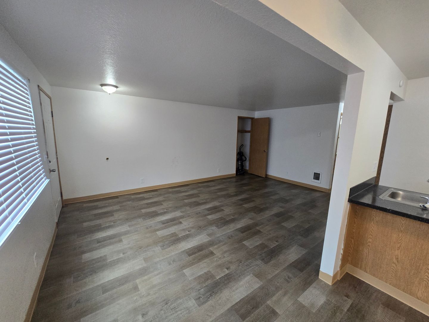 SALEM Apartment: 1304-1330 WALLACE RD. NW