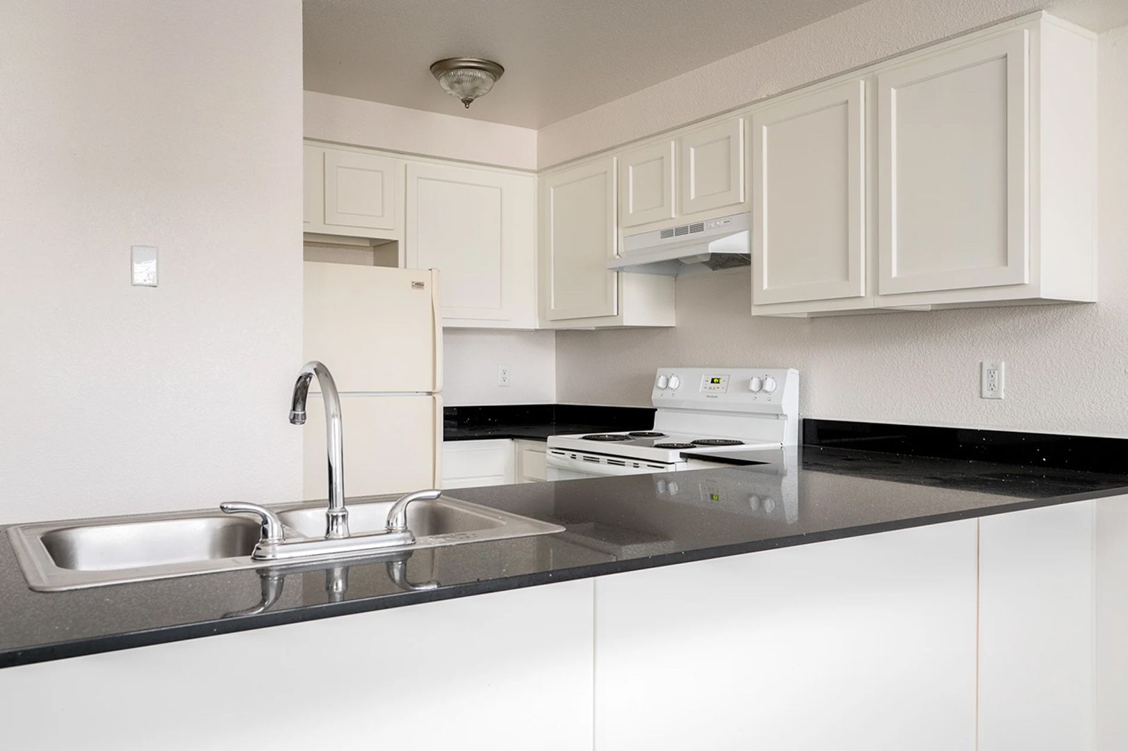 SALEM Apartment: 1304-1330 WALLACE RD. NW