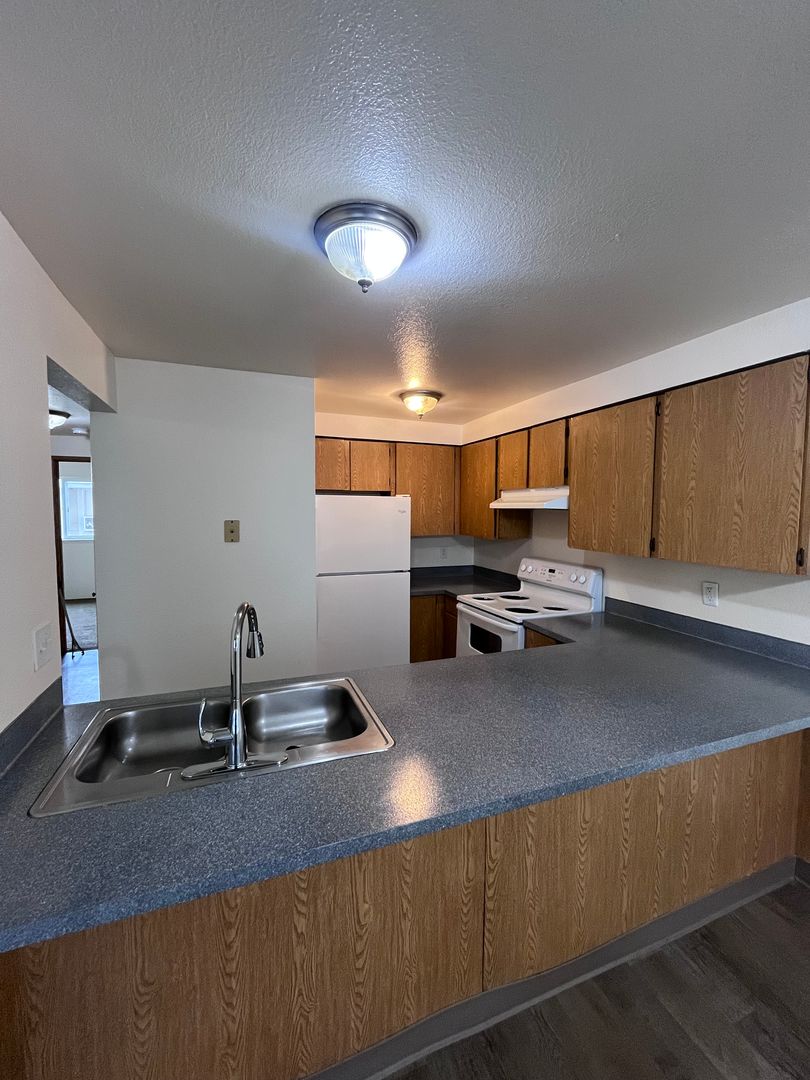 SALEM Apartment: 1304-1330 WALLACE RD. NW