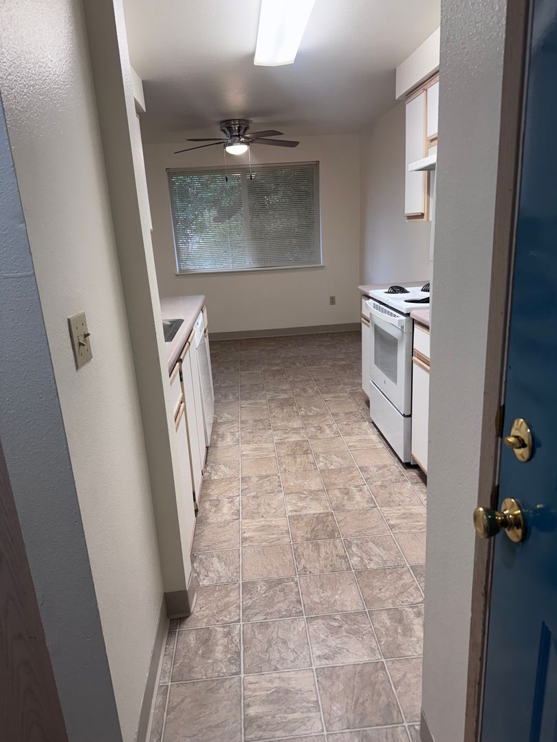 ALBANY Apartment: 2467 QUEEN AVENUE, SE  #27