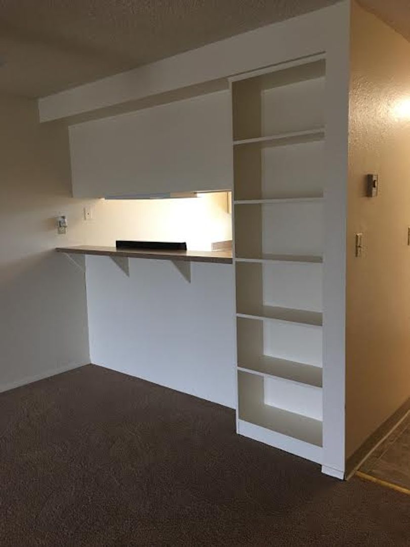 MCMINNVILLE Apartment: 455 NE 17TH ST