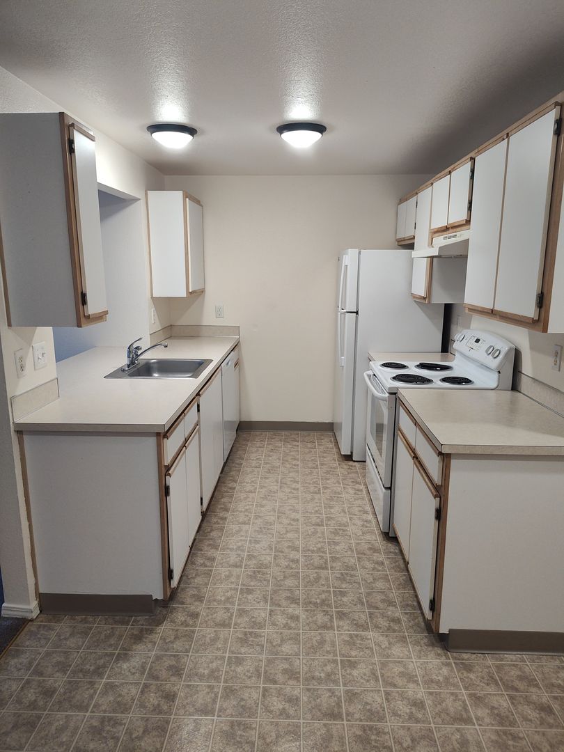 SALEM Apartment: 295 COLT LANE