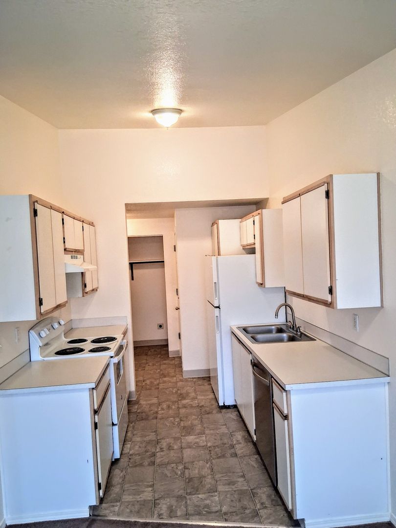 SALEM Apartment: 3211-3342 AUTUMN CHASE NE