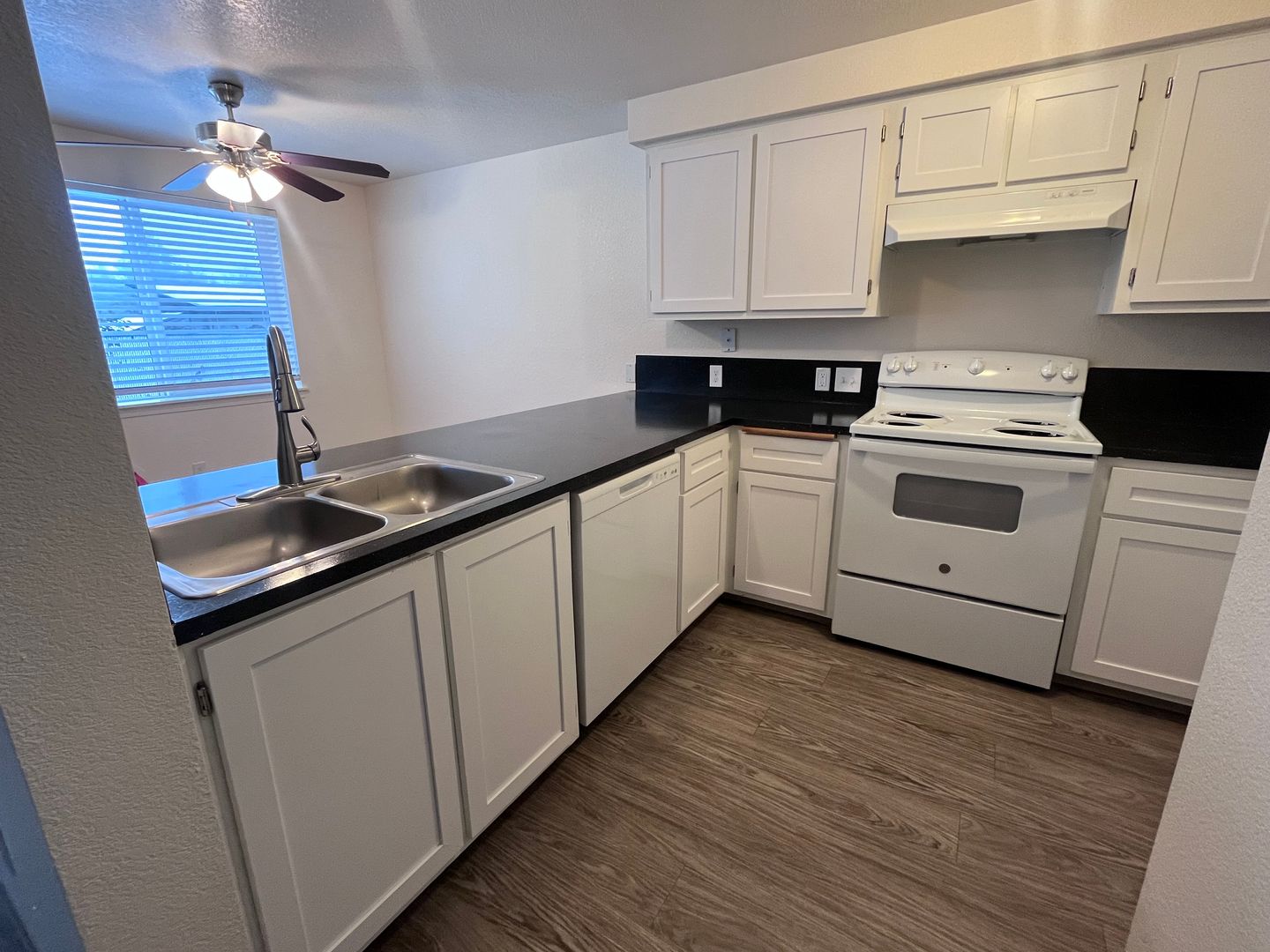 SALEM Apartment: 1304-1330 WALLACE RD. NW