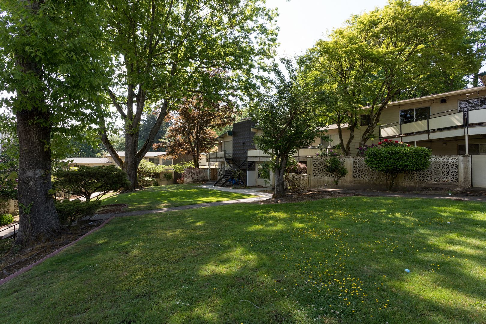 PORTLAND Apartment: 2202-2450 SW BERTHA BLVD.