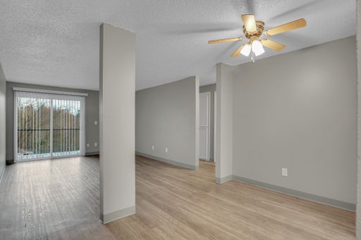 2-bedroom in great garden style community. – photo 1