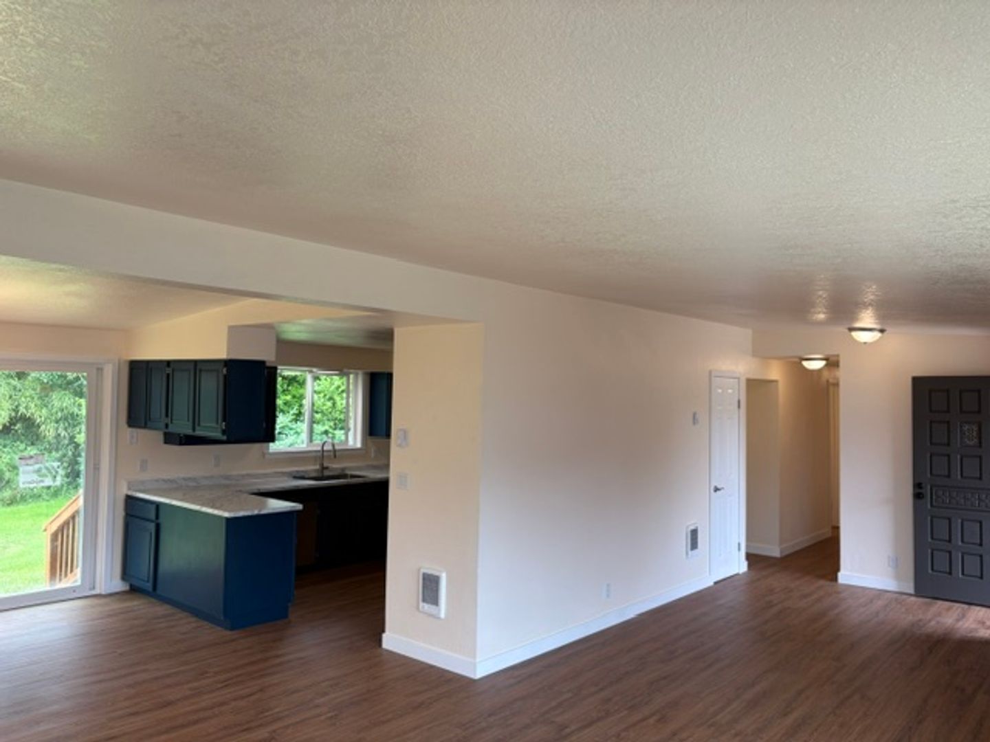 WARRENTON Apartment: 50 NE 1ST ST