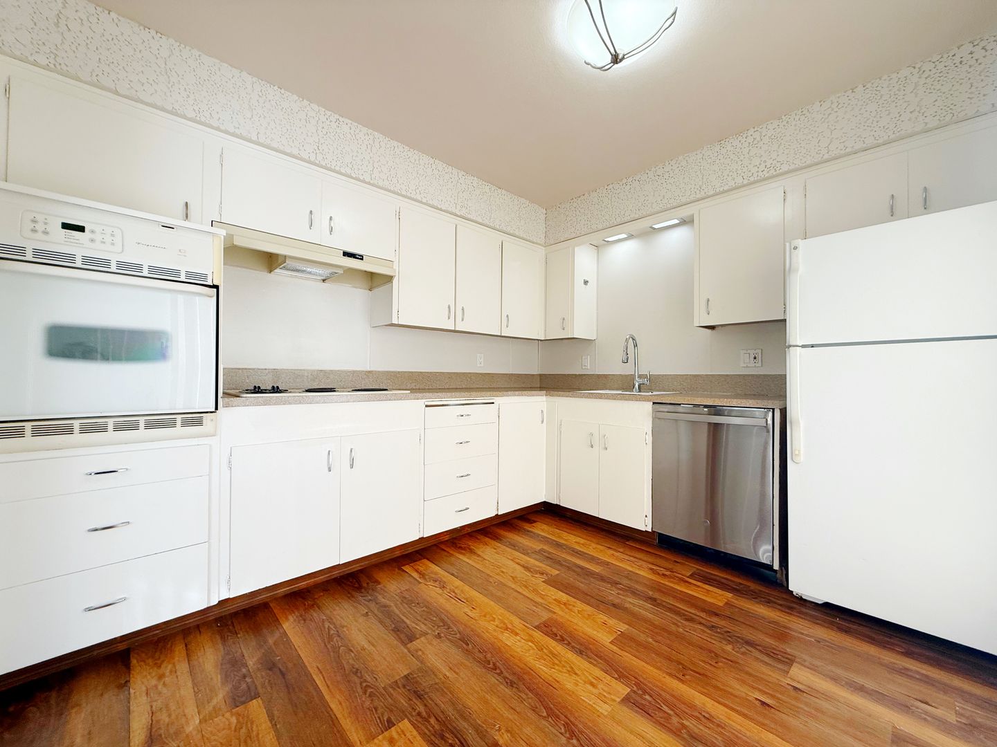 PORTLAND Apartment: 2202-2450 SW BERTHA BLVD.