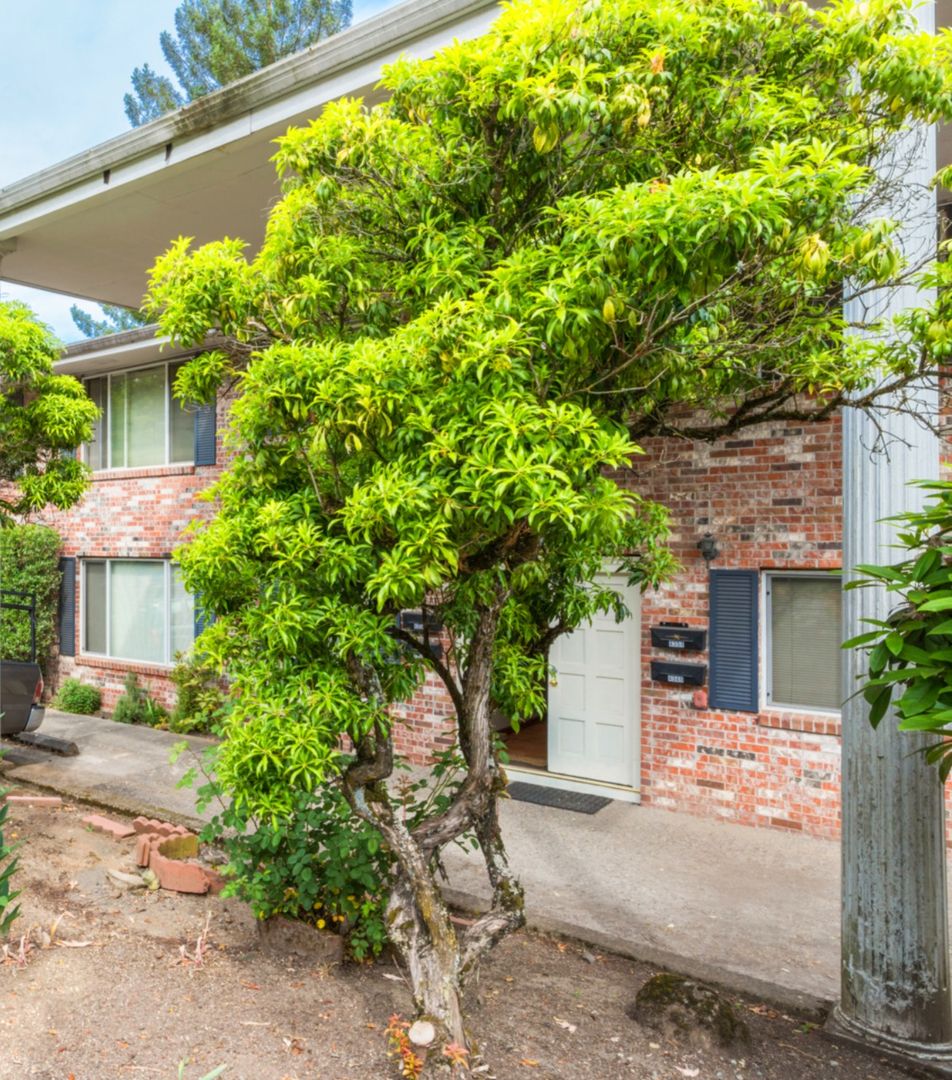 PORTLAND Apartment: 4337-4371 SW GARDEN HOME RD