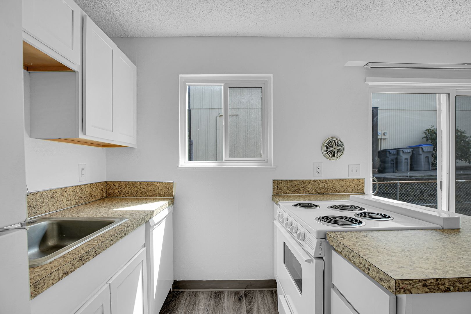 TIGARD Apartment: 13070 SW ASH AVENUE