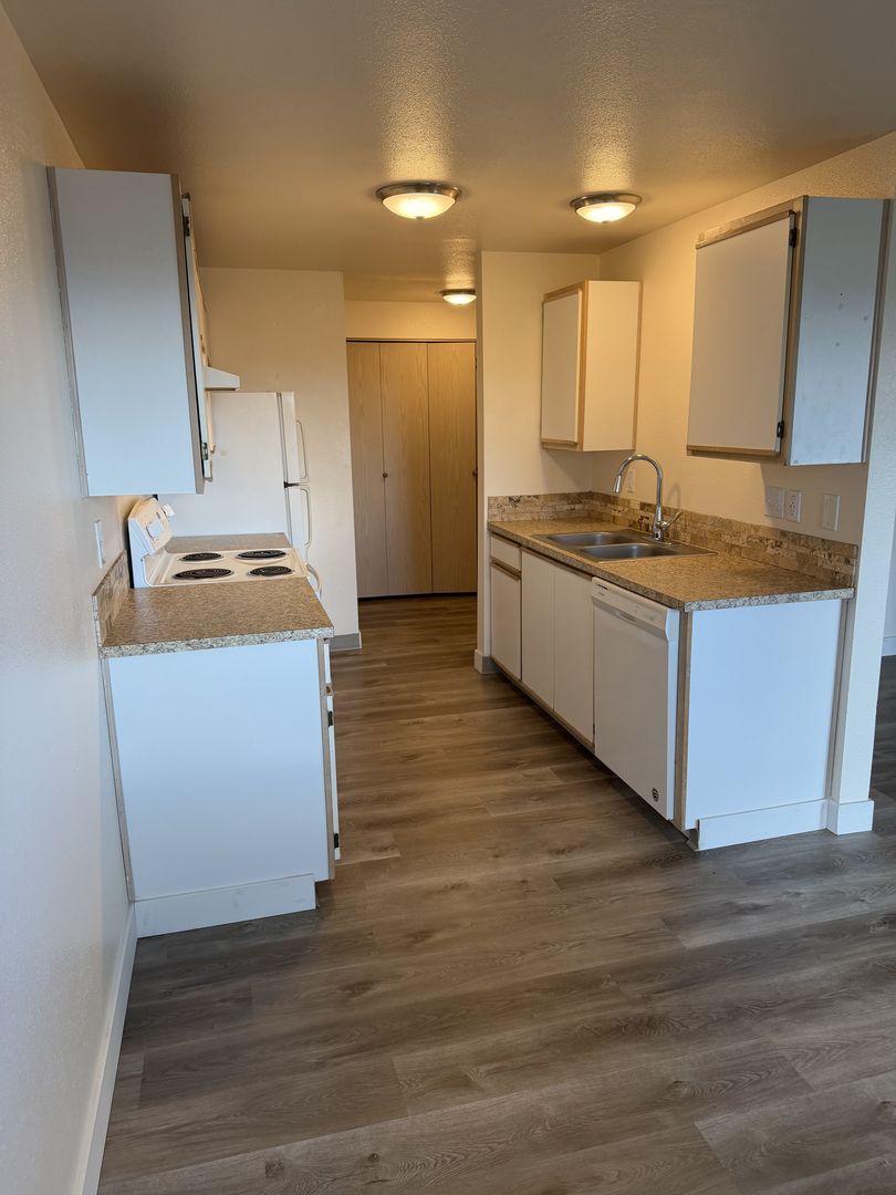 SALEM Apartment: 295 COLT LANE