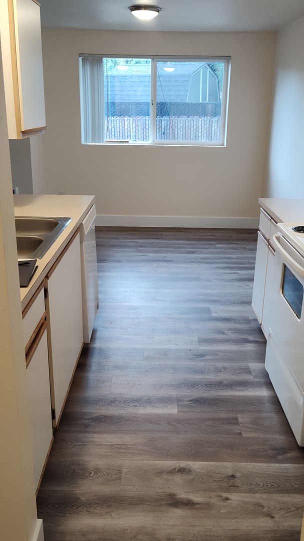 SALEM Apartment: 295 COLT LANE