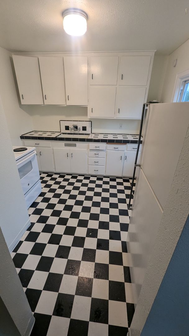 PORTLAND Apartment: 1308 SE 36TH AVENUE