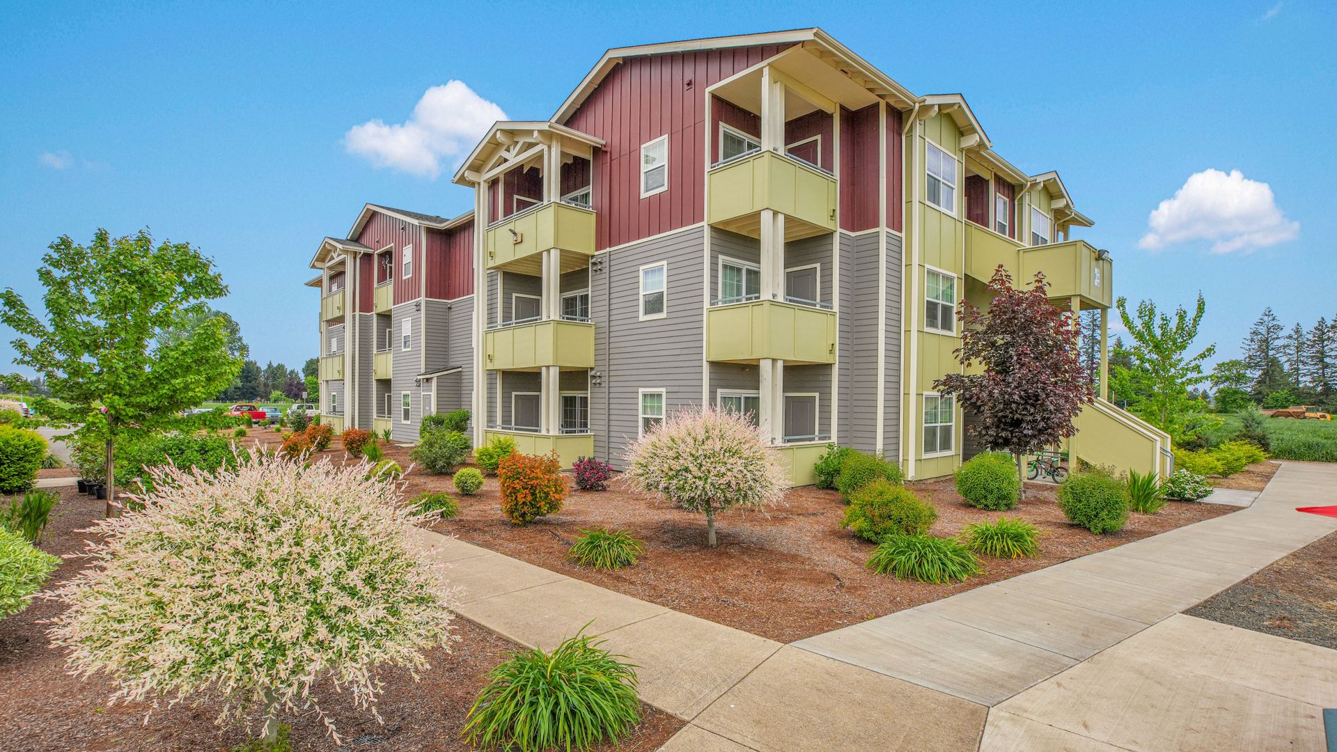 LEBANON Apartment: 875 VILLAGE LOOP