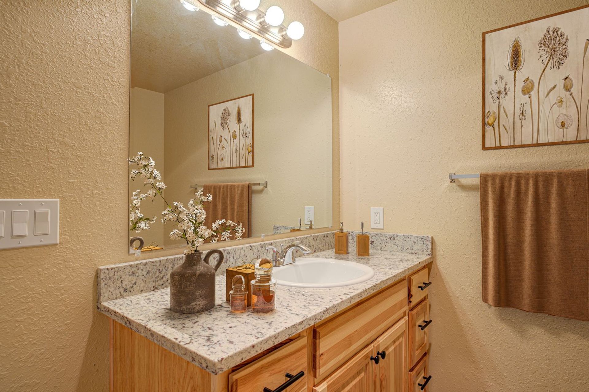 #187 BROOK HOLLOW APTS 24 of 34