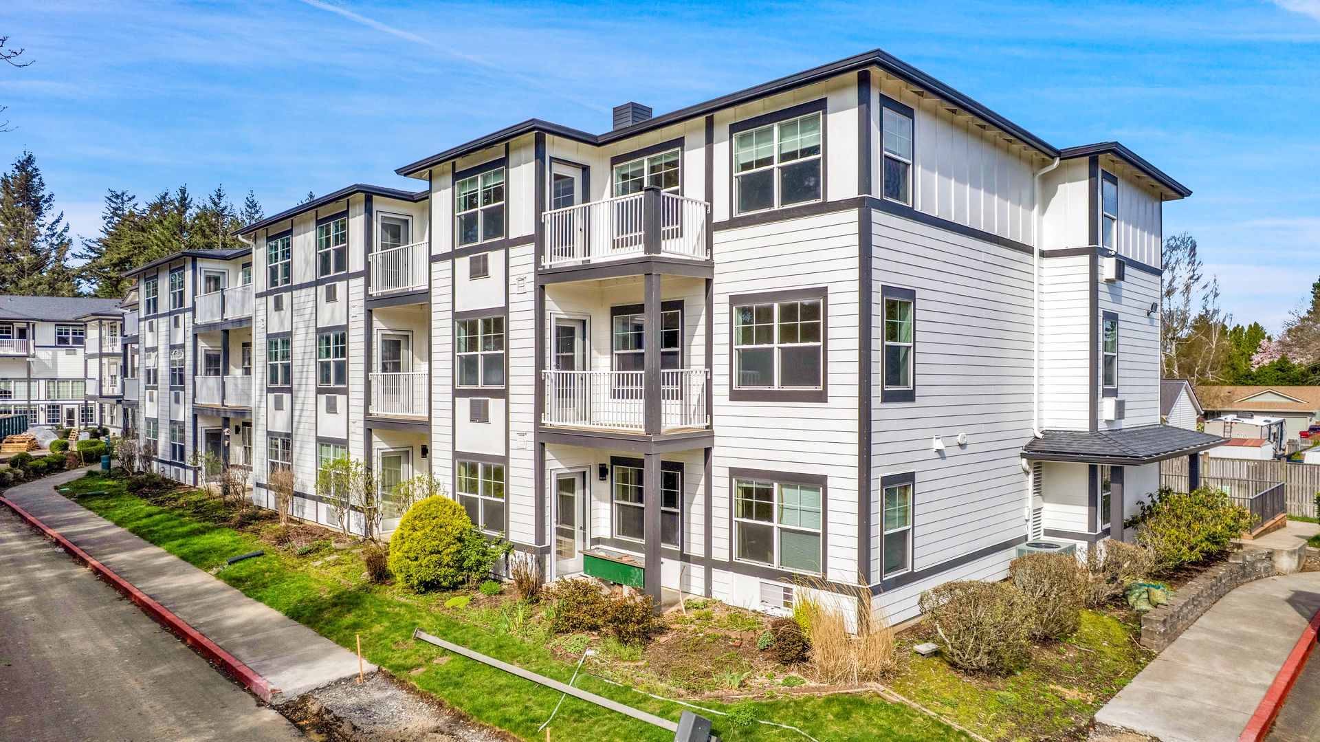 TROUTDALE Apartment: 1323 SW CHERRY PARK ROAD