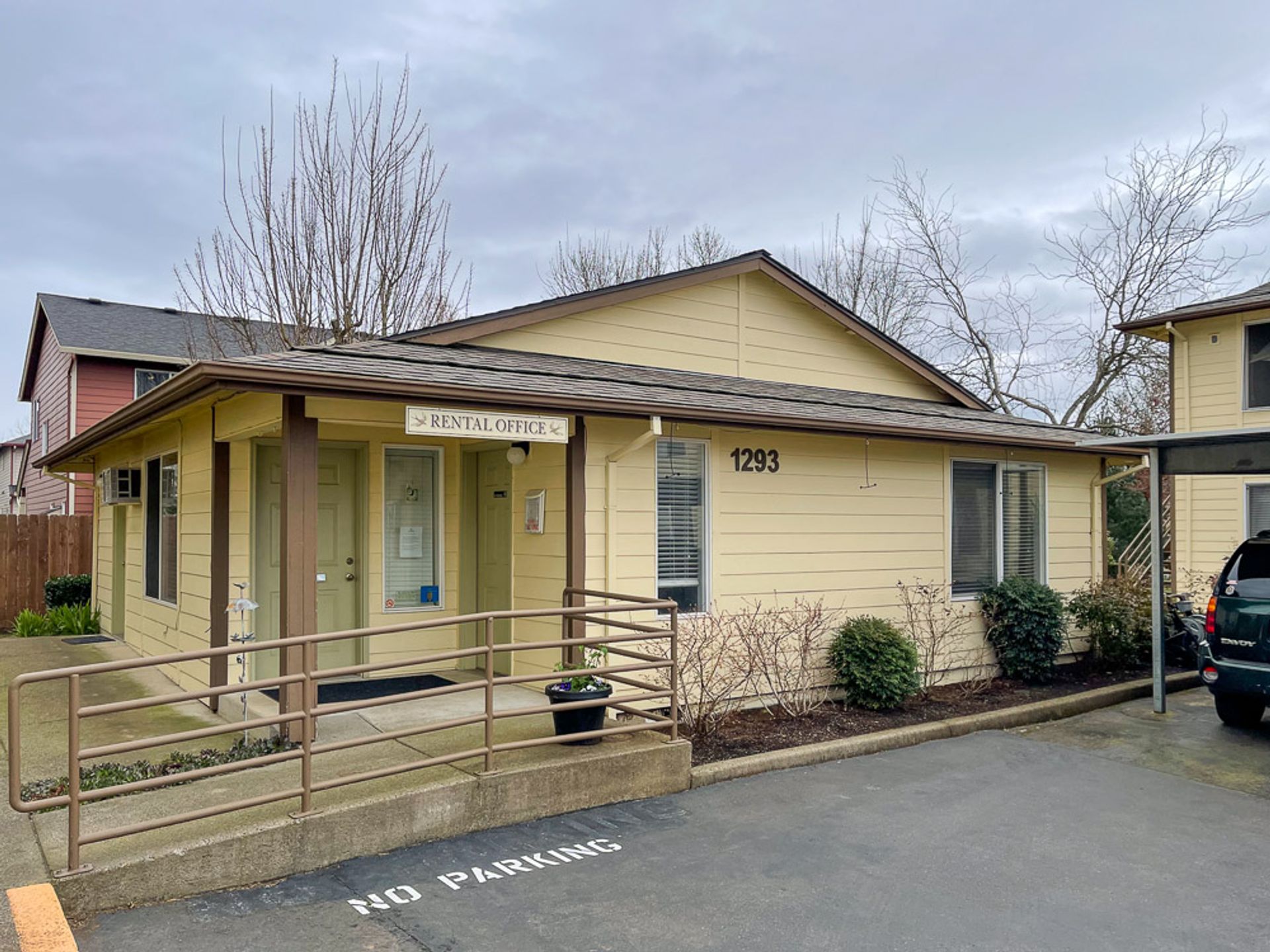 #840 SOUTH POINTE APARTMENTS 4 of 11
