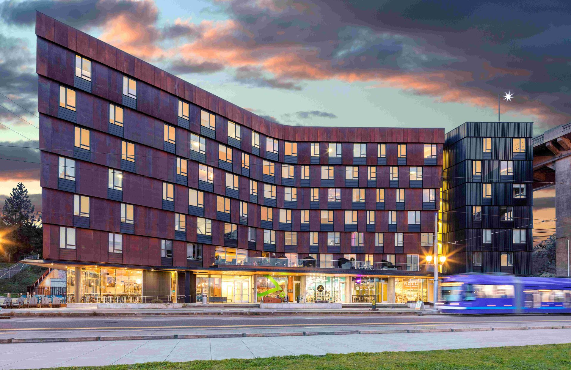 PORTLAND Apartment: 3155 S. MOODY AVE