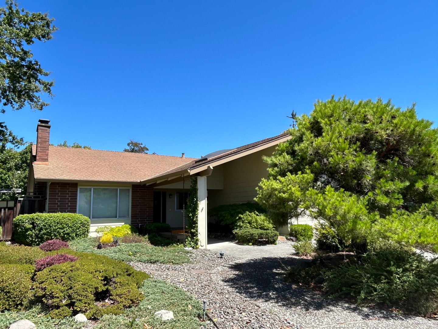Santa Rosa House: 266 Valley Oaks Drive
