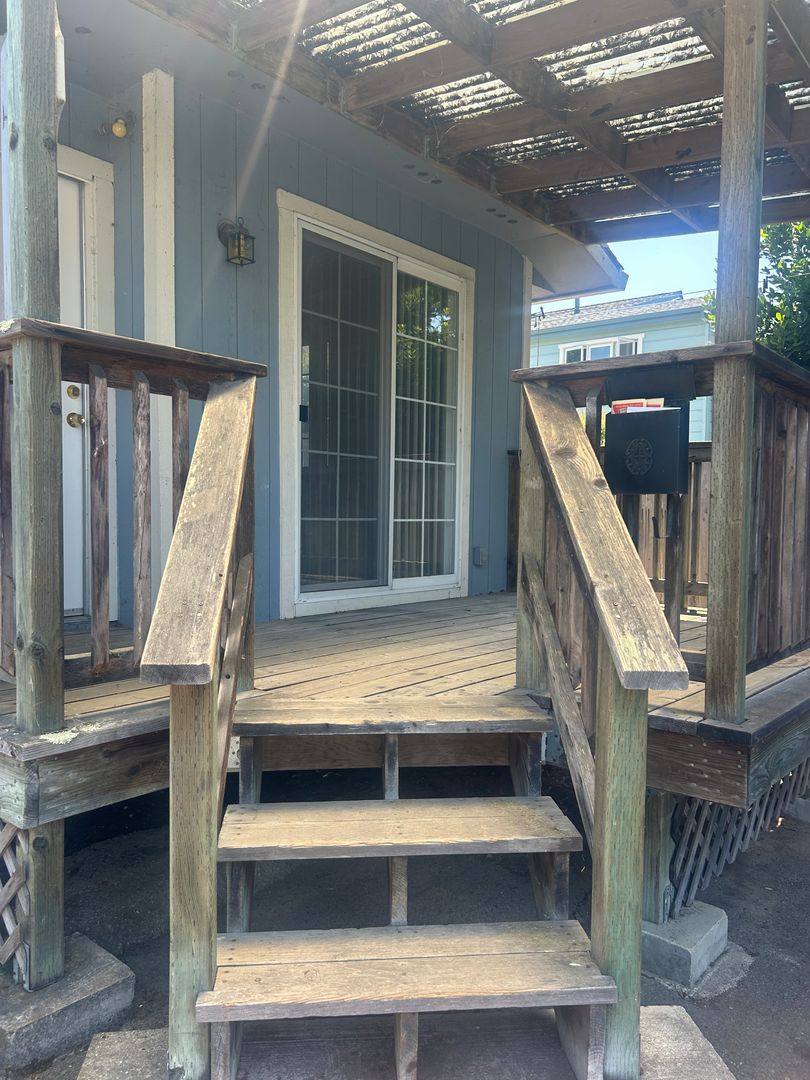 Sebastopol Apartment: McFarlane Ave