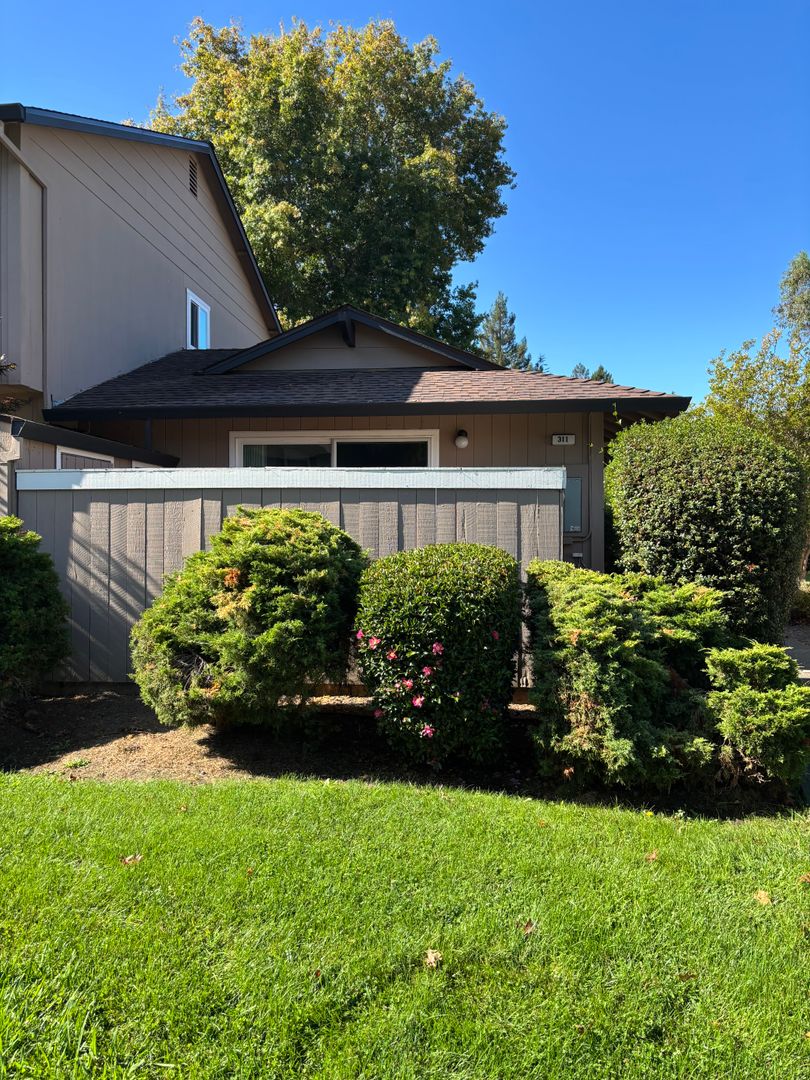 Santa Rosa House: 311 Algiers Ct