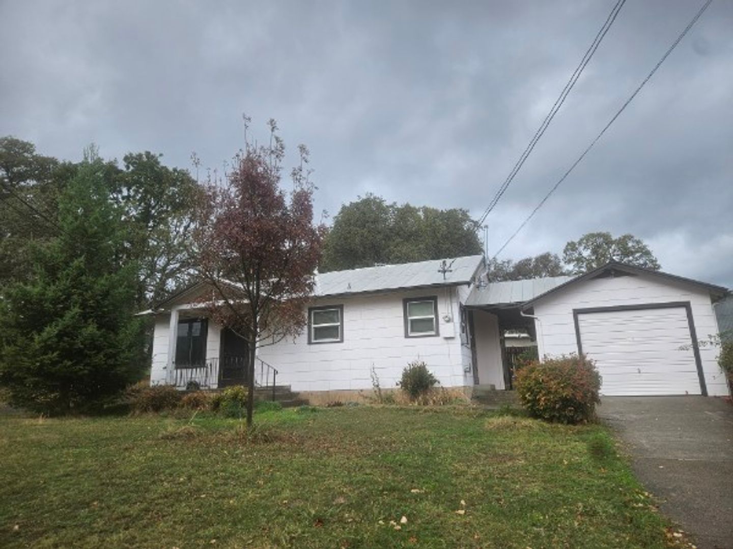 Lakeport House: 550 Clearlake Ave,