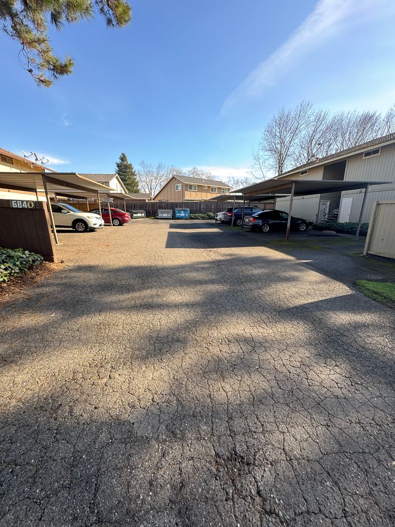 Rohnert Park Apartment: 6850 Country Club Drive