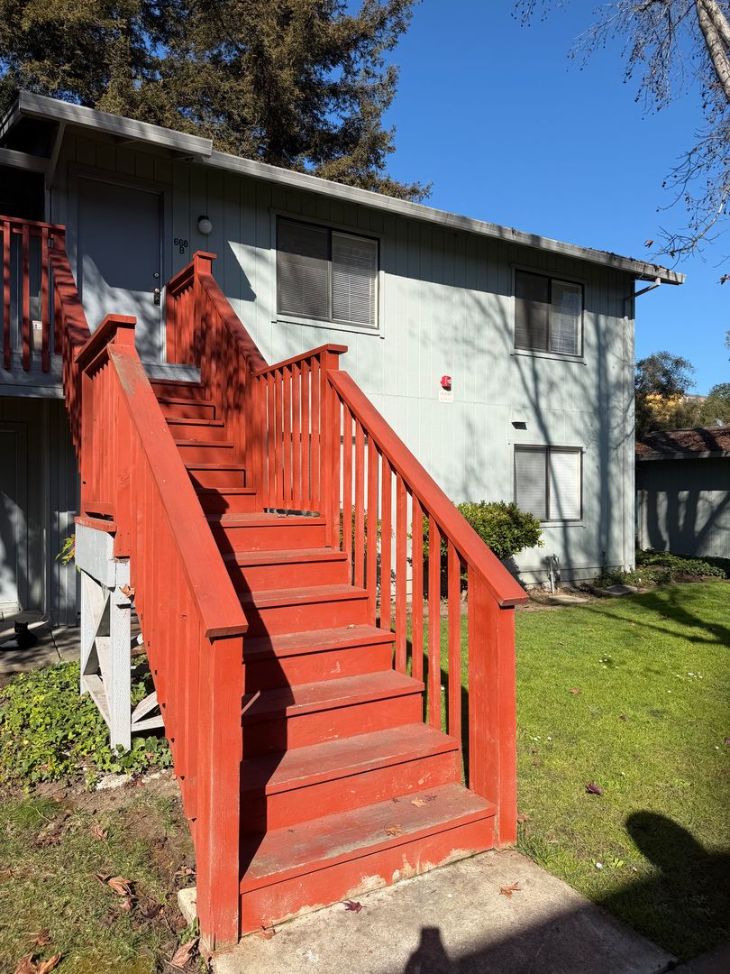 Santa Rosa Apartment: 664 West Ave