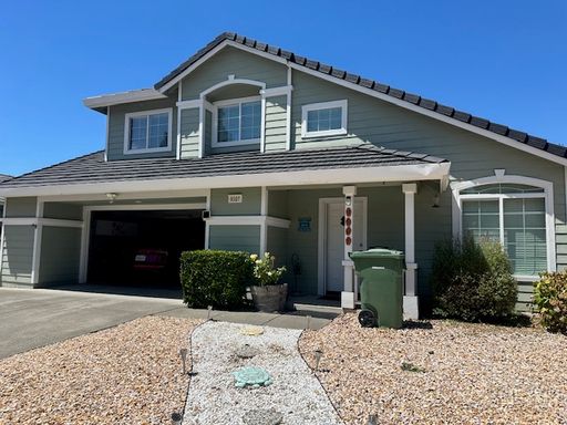 Gorgeous 4 bedroom home available in Windsor now!