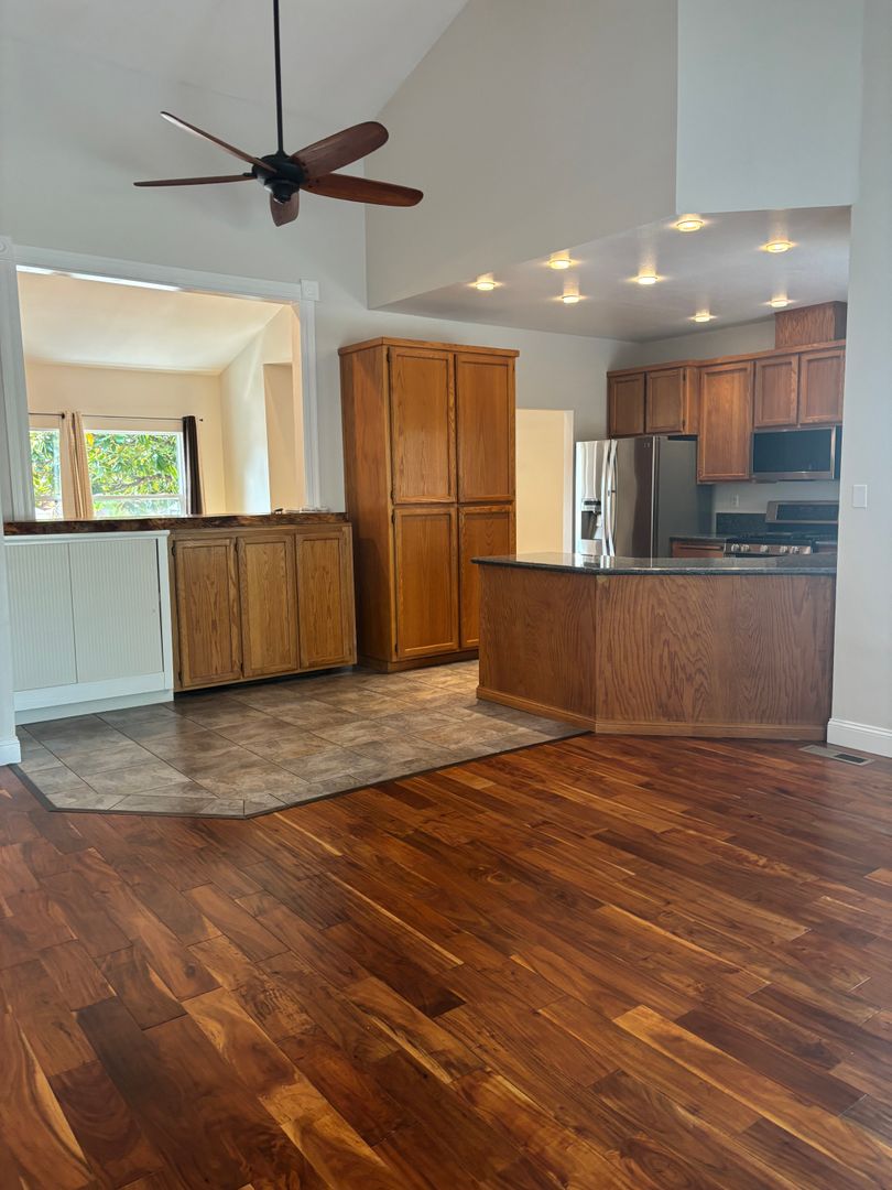 Windsor House: 445 Godfrey Dr