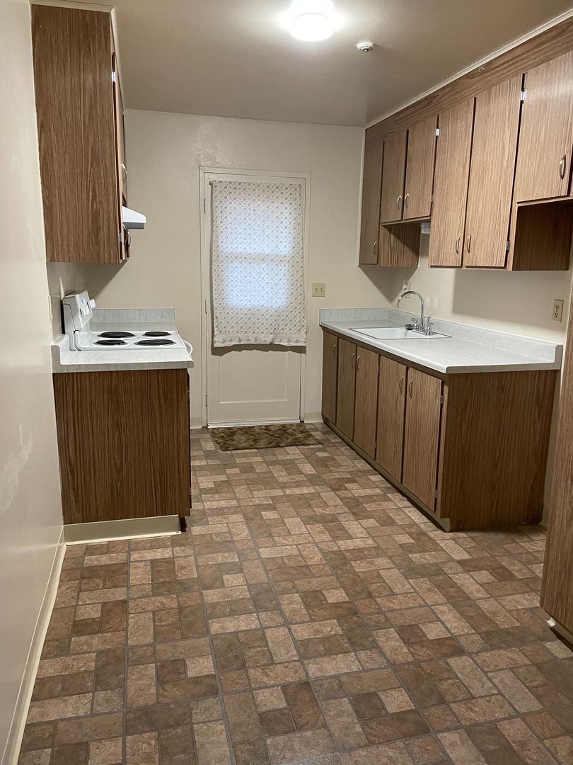 Santa Rosa Apartment: 446 S E Street