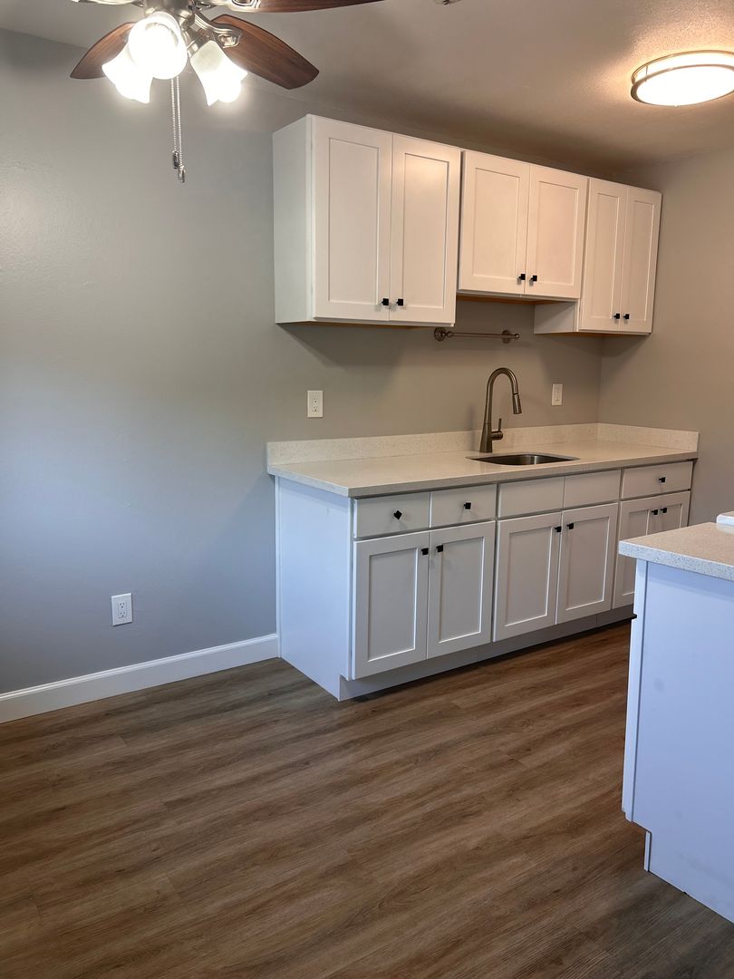 Santa Rosa Apartment: 433 Sonoma Ave